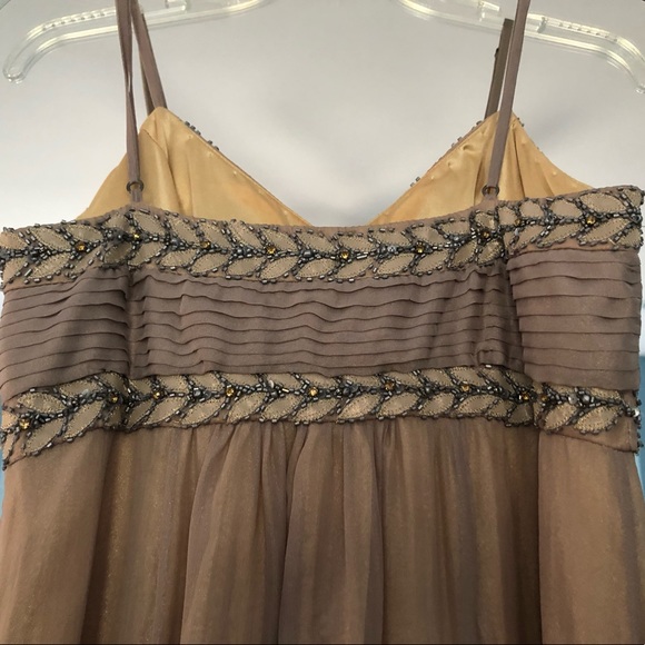 Gorgeous beaded gown - Picture 4 of 6